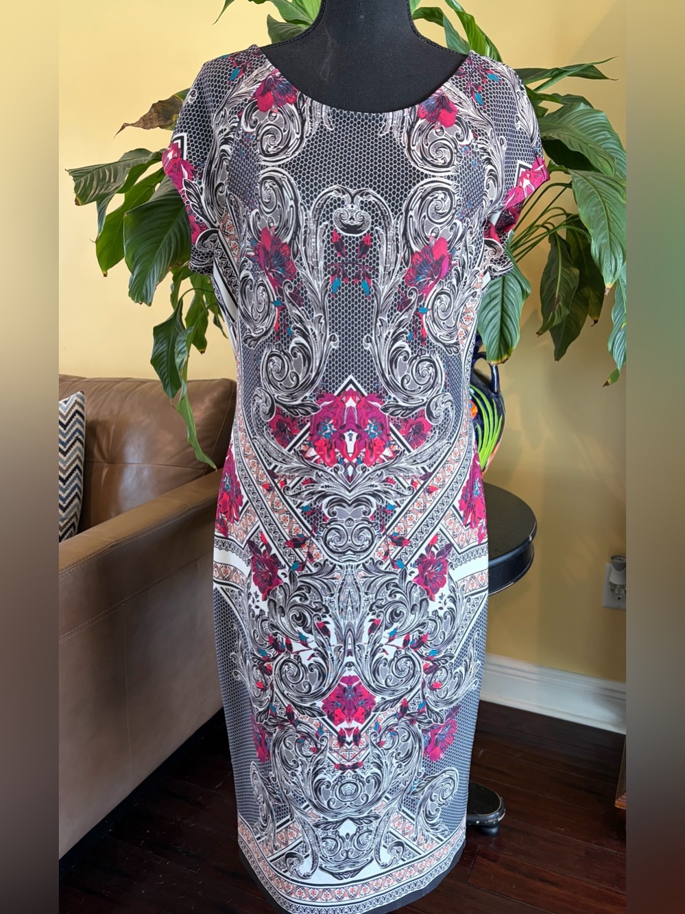 LABEL by 5 twelve sheath dress in flattering pattern- size 12